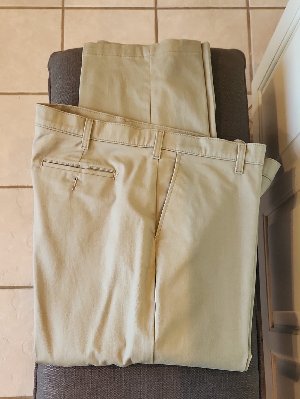 Lee Men's Chinos in Light Khaki